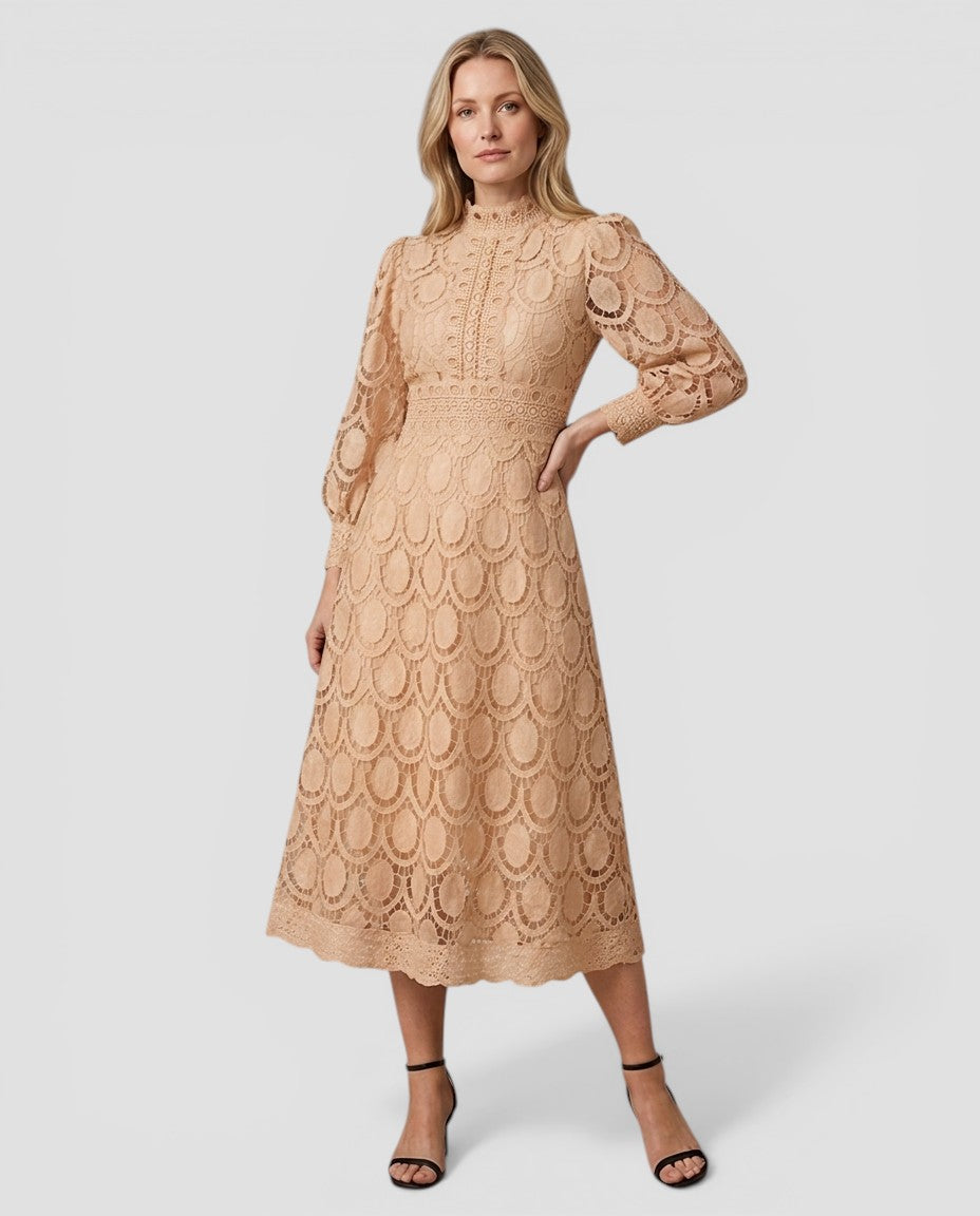Jensen og Madsen | Dame Midi Kjole med Blonder og Lange Ærmer